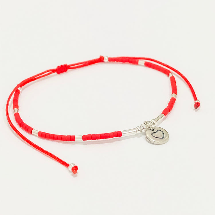 Pulsera mostacillas rojas Corazón tallado