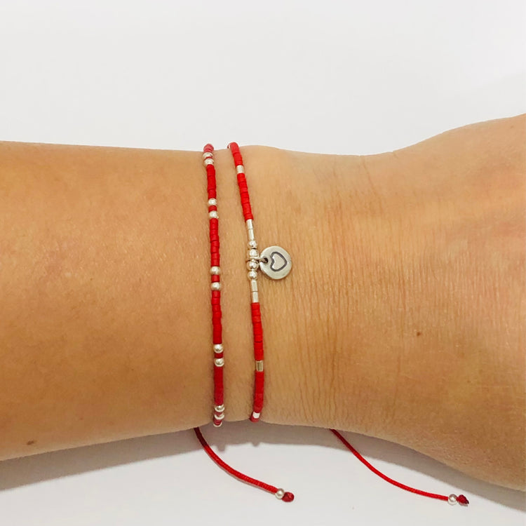 Pulsera mostacillas rojas Corazón tallado